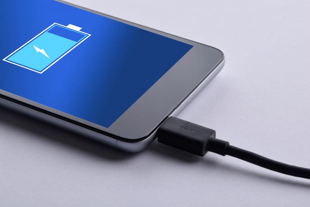 Carregar o celular até 100%: mito ou verdade sobre o desgaste da bateria?