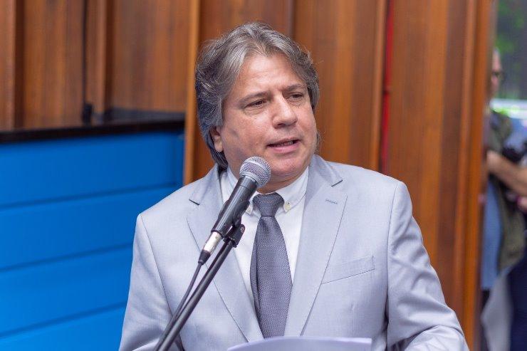 Deputado Caravina pede sinalização na MS-338 e celebra Dia do Perito Papiloscopista