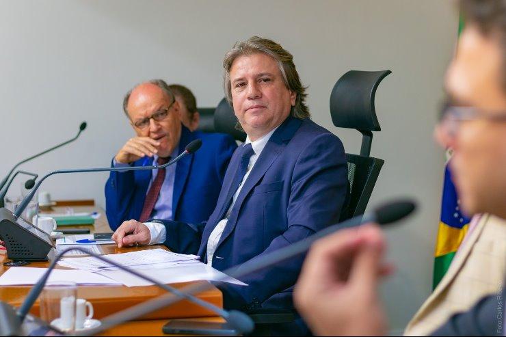 Projetos relatados por Caravina na CCJR ampliam benefícios sociais em Mato Grosso do Sul