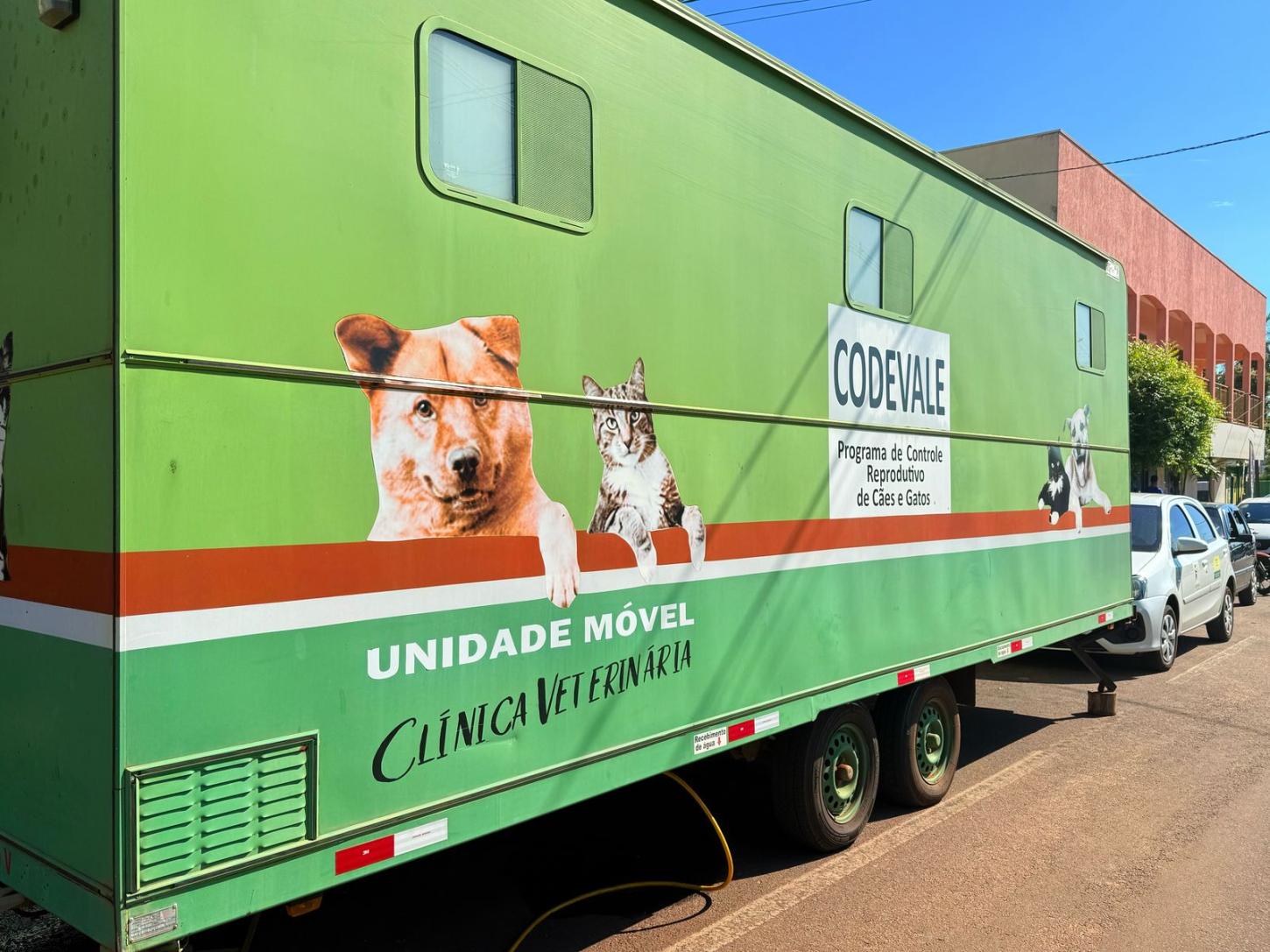 Bataguassu inicia castração gratuita de cães e gatos com unidade móvel