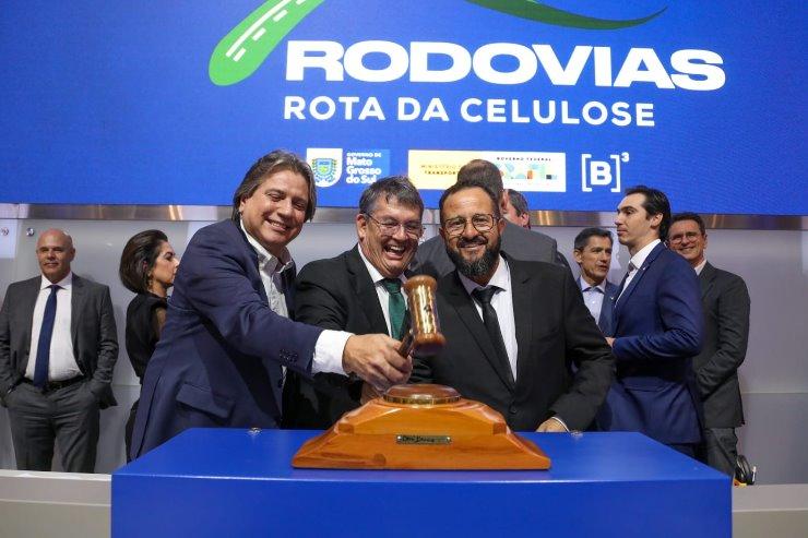 Deputado Caravina representa Assembleia no leilão da Rota da Celulose