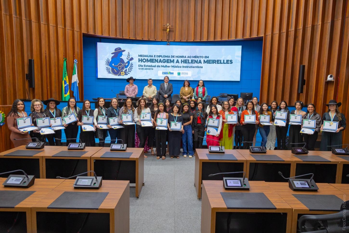 Caravina celebra talento de mulheres músicas-instrumentistas com a Honraria Helena Meirelles