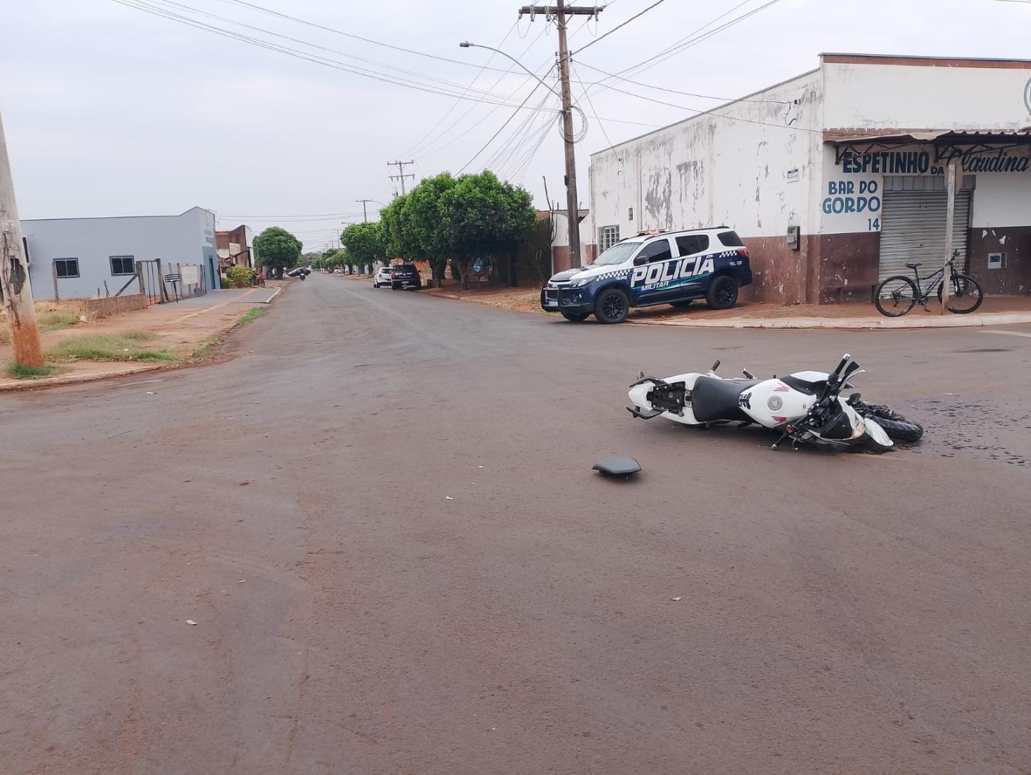 Motociclista fica ferido em acidente no centro de Bataguassu