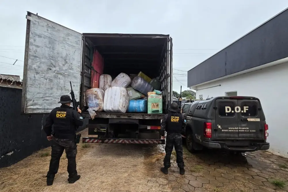 Caminhão com contrabando é apreendido em Santa Rita do Pardo