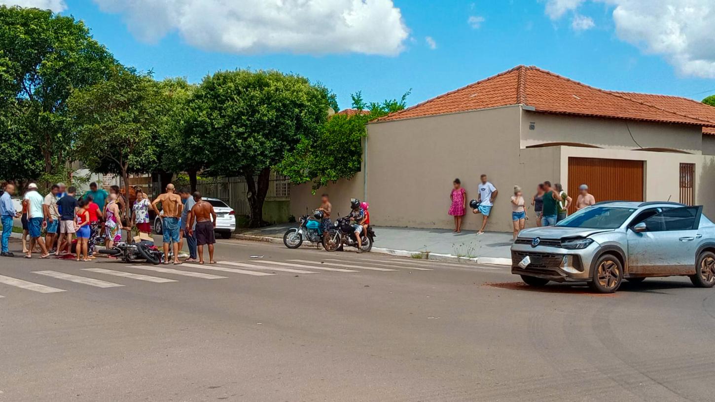 Colisão entre moto e carro deixa duas pessoas feridas em Bataguassu