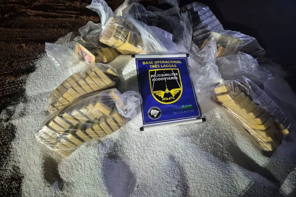 Caminhão tomba e revela esquema de tráfico de drogas em Santa Rita do Pardo