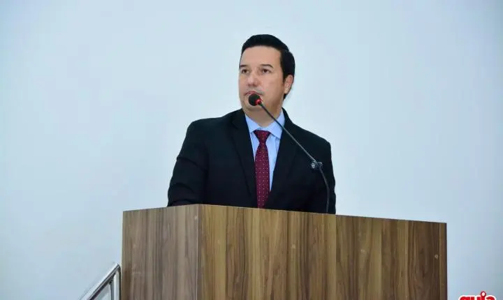 Câmara aprova prorrogação do Plano Municipal de Educação e presta homenagens a servidores e bombeiro