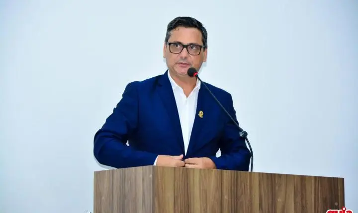 Câmara aprova prorrogação do Plano Municipal de Educação e presta homenagens a servidores e bombeiro