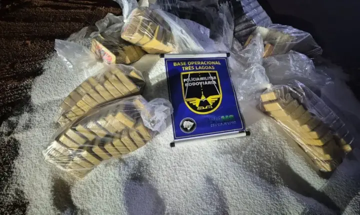 Caminhão tomba e revela esquema de tráfico de drogas em Santa Rita do Pardo