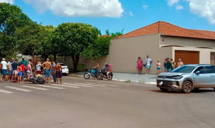Colisão entre moto e carro deixa duas pessoas feridas em Bataguassu